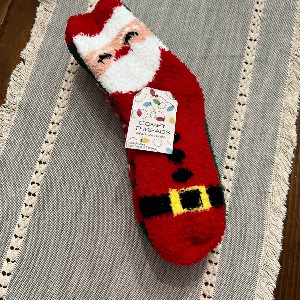 Comfy Threads Christmas 4 Pairs Fuzzy Crew Socks One Size Santa ~~Holiday NWT